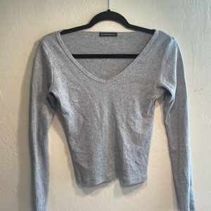 Gray long sleeve shirt